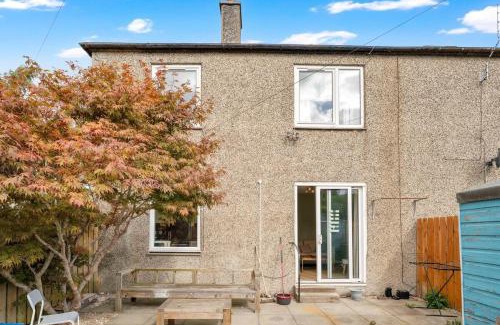 Longcroft Villa | Modern Villa in Edinburgh Private Garden & Parking