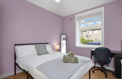 Longcroft Villa | Modern Villa in Edinburgh Private Garden & Parking