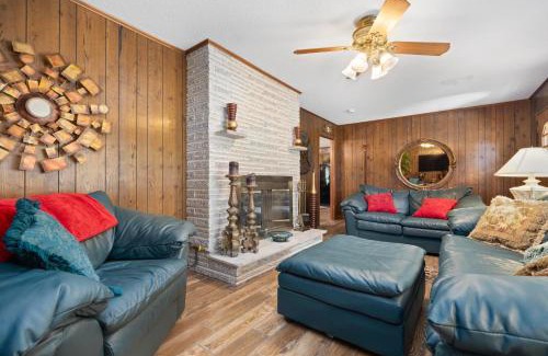 Erwin House | 'That 70s House' Retreat near the Nolichucky
