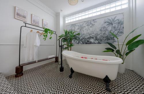 Trang Tien House | Valse Hanoi Opera Homestay 10m to HoanKiem Lake Old Quarter Ha Noi