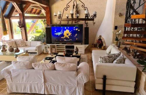 Calima House | Casa en Lago Calima Cartuja Holguin