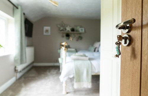 Appley Bridge House | Fern room at field view cottage