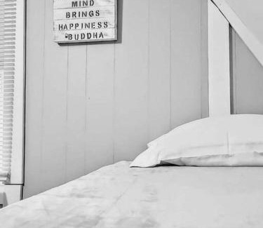 Bethlehem Ski Chalet | Lovely A-Frame cottage, ski season *Bring Dogs*