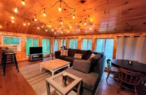 Bethlehem Ski Chalet | Lovely A-Frame cottage, ski season *Bring Dogs*
