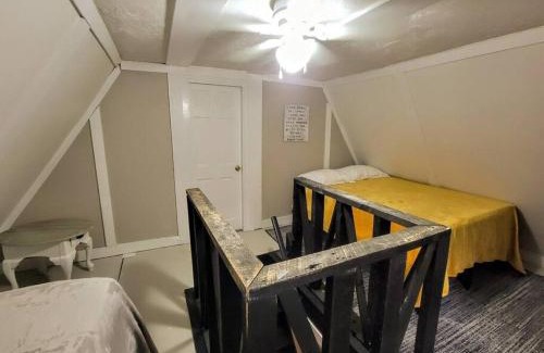Bethlehem Ski Chalet | Lovely A-Frame cottage, ski season *Bring Dogs*