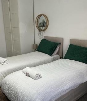 Thornton House | Balham, South London Large Double bed room WiFi