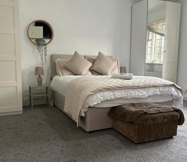Thornton House | Balham, South London Large Double bed room WiFi