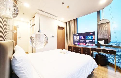 Hang Xanh Apartment | Landmark 81 Wonderland Apartment in Vinhomes Central Park