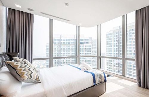 Hang Xanh Apartment | Landmark 81 Wonderland Apartment in Vinhomes Central Park