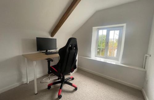 Claverham House | Charming cottage near airport