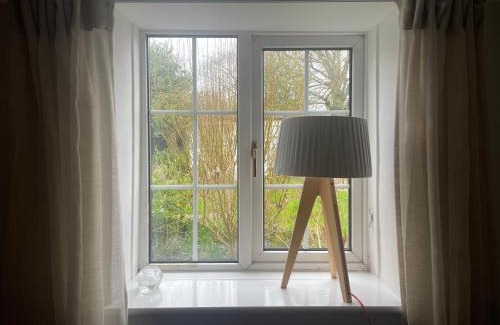Claverham House | Charming cottage near airport