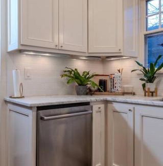 Southwest Raleigh House | Spacious, Central & Comfy Gem ~ Backyard ~ Parking