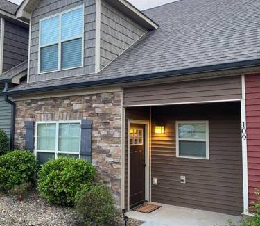 Cleveland Villa | Comfy, Spacious Townhome in Cleveland