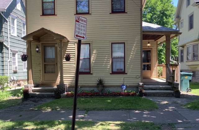 Historic Home - Spacious, clean house . Susan B. Anthony Neighborhood.