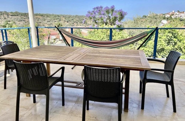 Cheerful 4-bedroom home with Sea & Nature VISTA