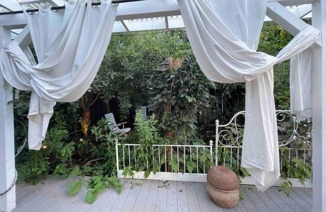 NEW LISTING-Adorable Craftsman, great neighborhood