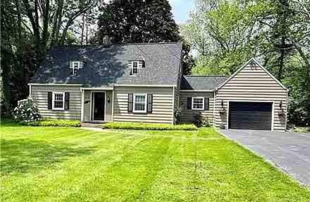 Lovely 3 BR Cape Cod House Near Beach