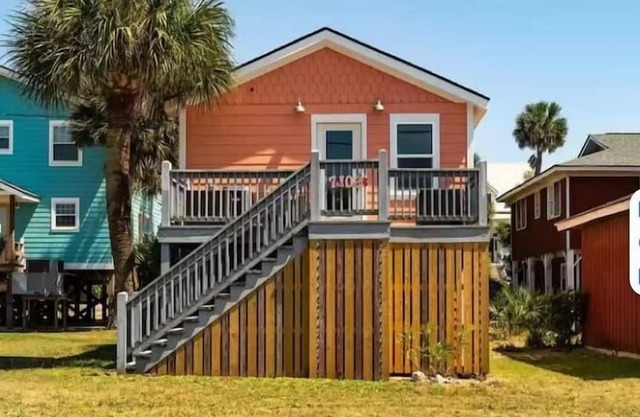 Cozy home sleeps 4 & just a few steps to the beach with no paved road to cross!