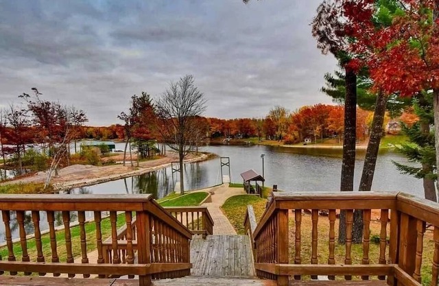 Private Lake Side Resort - The Family Lakehouse
