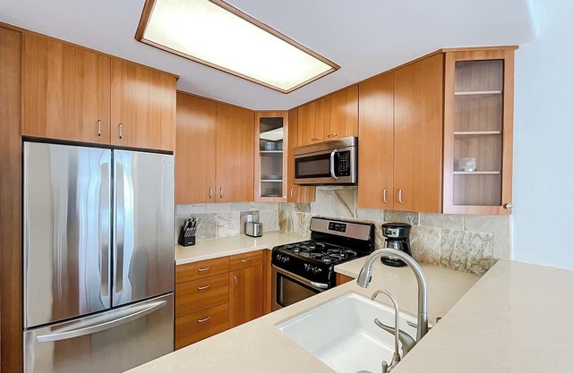 WEHO/Beverly Hills - Luxury 2BD/2.5BA + Balconies