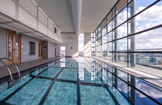 Beautiful Two Bed apartment In Skyline with View