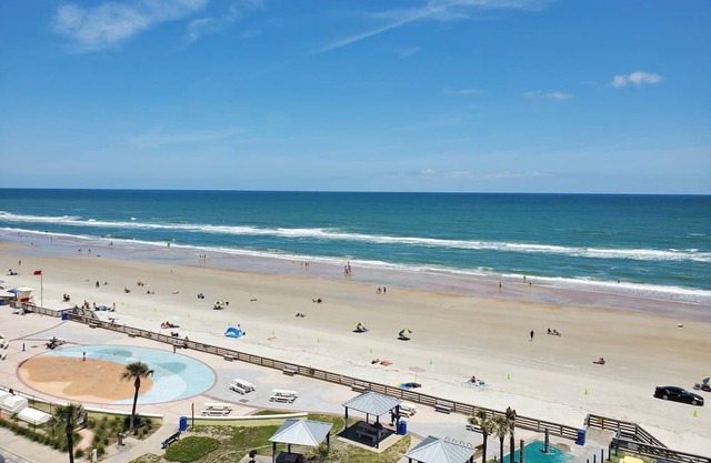 Your Slice of Paradise! Spectacular Views of Ocean, Beach, City on 8th Floor-Smart TV-DVD-FREE WIFI!