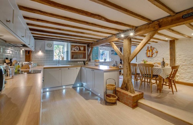 The Hayloft - Two Bedroom House, Sleeps 4