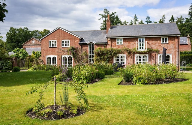 Harefield House, 4 bedroom, 4 bathroom, parking, patio, gardens