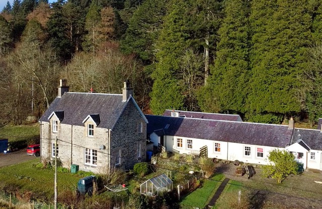 Scottish cottage close to the sea, traditional box bed style, sleeps 2