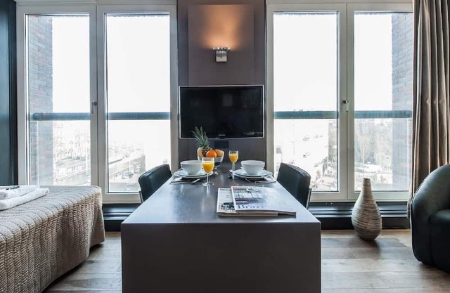3BR TRANQUIL FAMILY RENTAL NEXT TO VONDELPARK