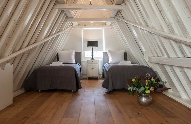 4 BEDROOM DUTCH CANAL HOUSE IN THE INNER CANAL BELT