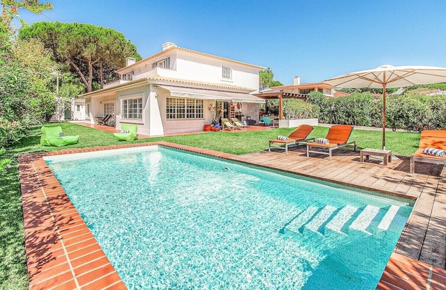 Villa for 12 persons with private pool, 600 meters from the beach