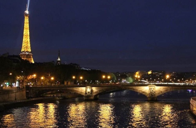 Chic apart with parking near Paris