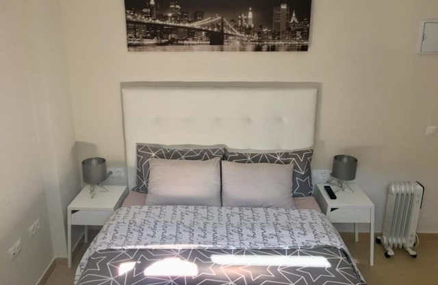 EXCLUSIVE apartment with kitchen, bathroom, parking. 15 min from Centre