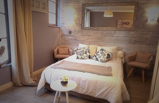 Charming renovated studio 10m from the port in a pedestrian street
