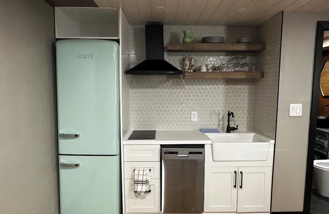Beamsville Rustic Modern Suites