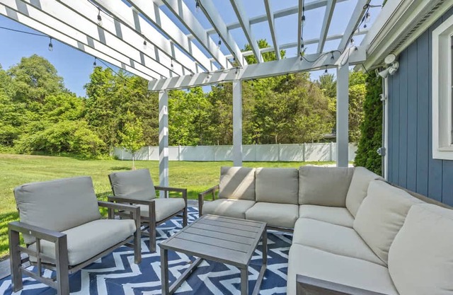 Bluestar Cottage - 2BR with Hot Tub