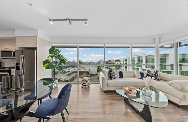 Santa Monica Penthouse With Panoramic Ocean Views