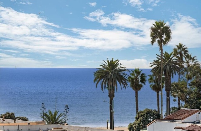 Downtown Santa Monica Top Floor Ocean View 2BR/2BA