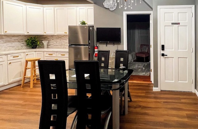 Charming 2-bedroom apartment with WiFi Close to NYC