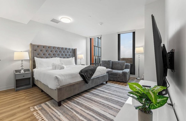 Luxury Studio near Harvard 2368