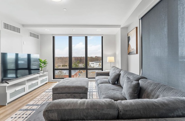 Luxury 2bd/2ba near Harvard 1094