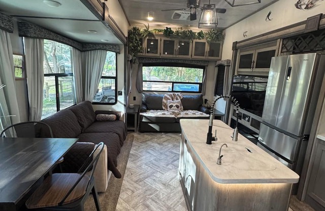 Cozy campground in charming Pierson with AC, WiFi