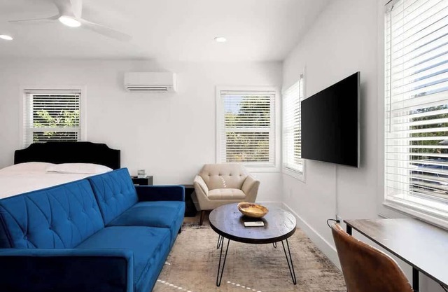 SK Living | East Sac | Studio | 2nd Floor