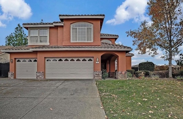 Spacious 5-bedroom house in fabulous Vacaville with AC