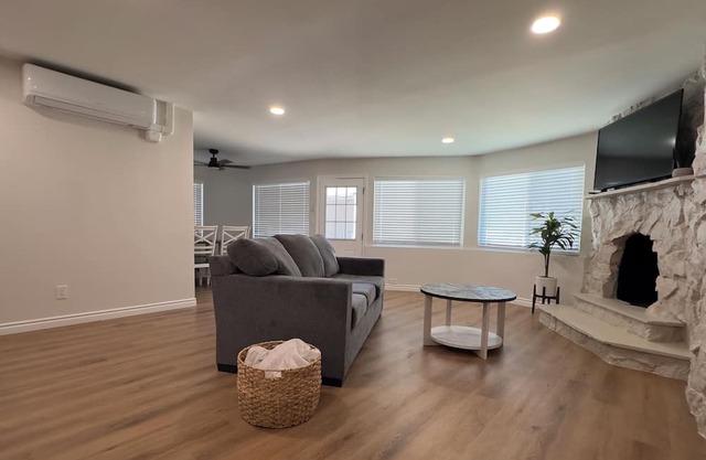 Amazing 3-bedroom house with WiFi in Azusa