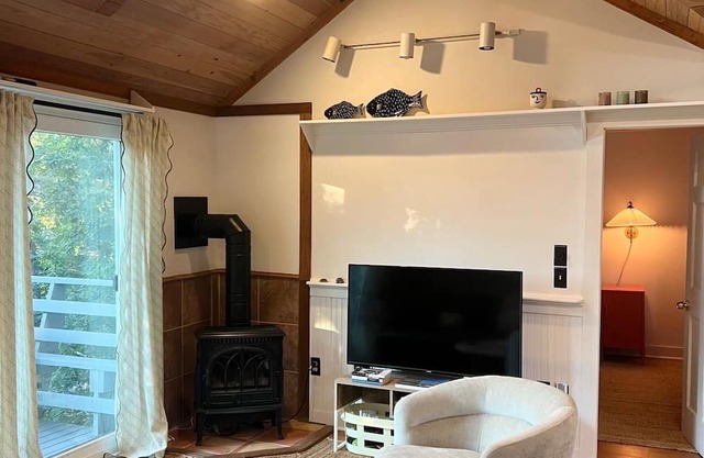 Charming 2-bedroom cottage in Truro