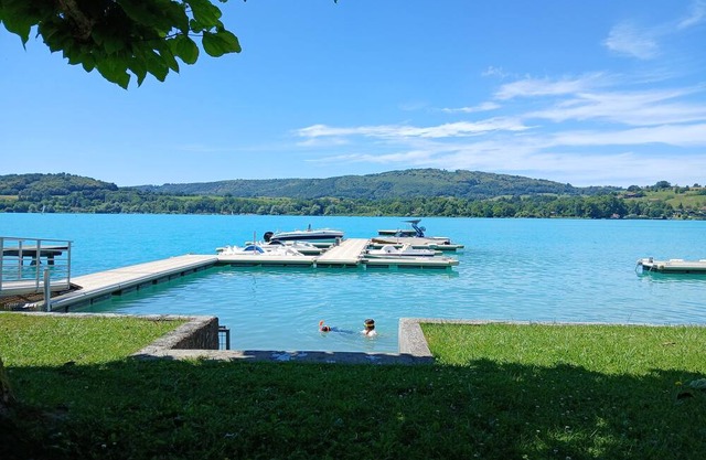 LAC CASA 60 - gîte with beach and terrace overlooking the lake
