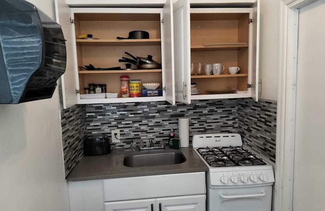 Enjoyable and well-equipped studio near shops and beaches- H