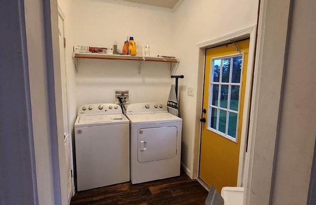 3-bedroom house in tranquil Lindale with AC, WiFi. Enjoy a peaceful getaway